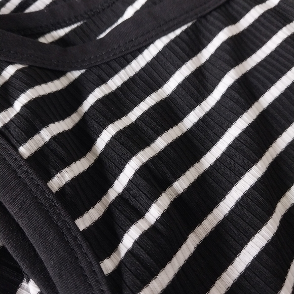 Ribbed Striped Tank Top - Black & White - Picture 5 of 5